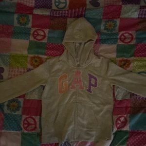 This is I hoddie that is brand new hasn’t bee put on and it’s only 10$!!